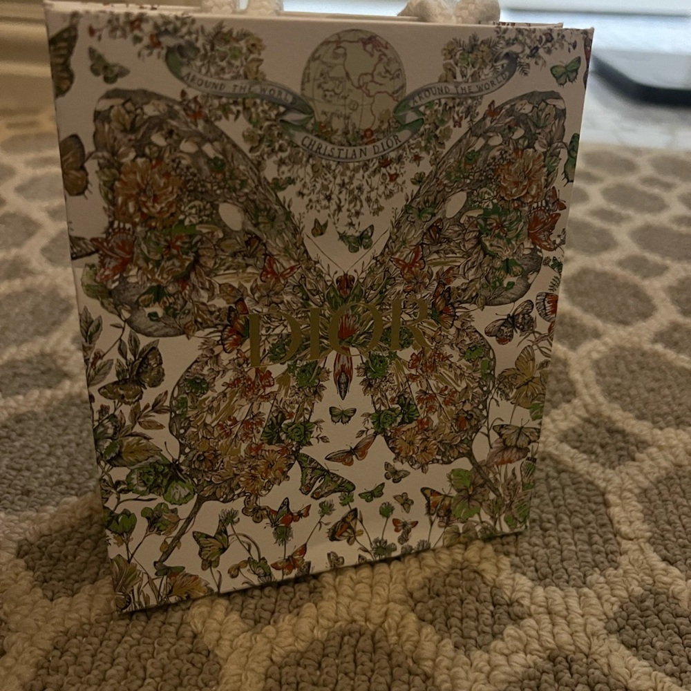 EXCLUSIVE DIOR purchase bag with gold star charm